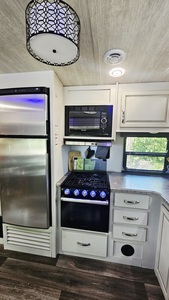 Loveys Place Photo 10