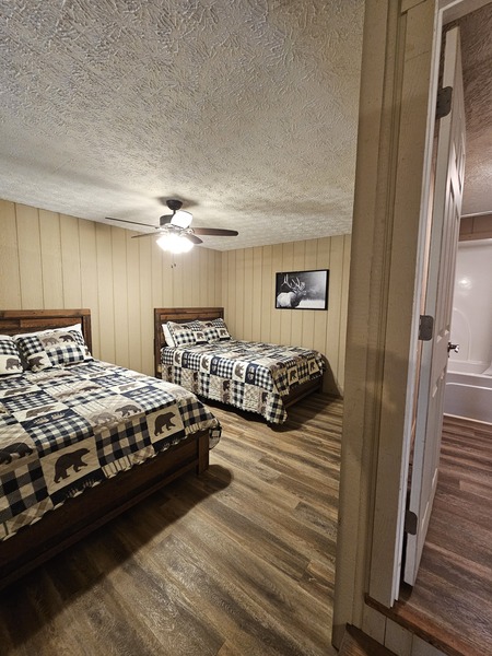 Eagle Bluff Condominium #8 Photo 4