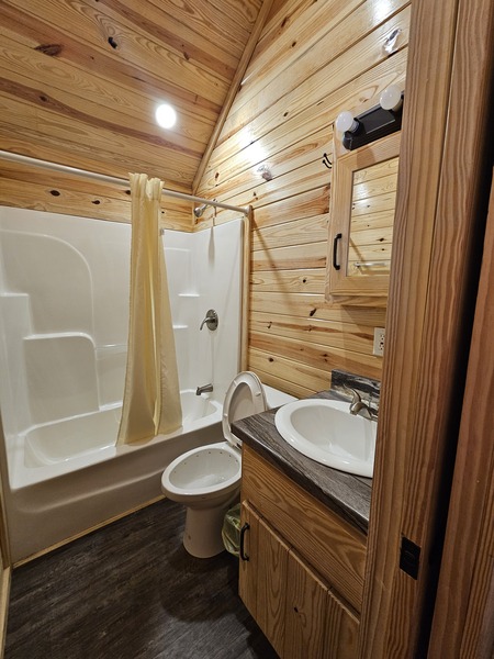 Eaglets Cabins Photo 3