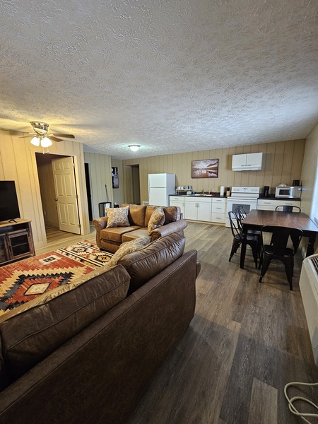 Eagle Bluff Condominium #6 Photo 1