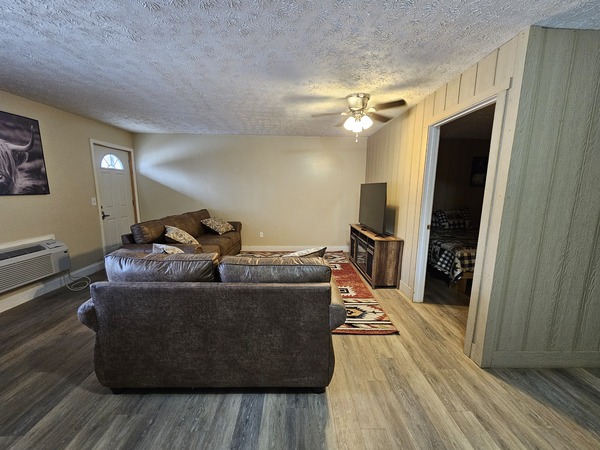 Eagle Bluff Condominium #6 Photo 3