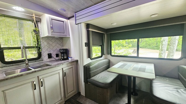 Loveys Place Photo 9